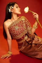 Ly Na Trang diện trang phục dân tộc Khmer đón Tết cổ Truyền Chol Chnam Thmay 2020