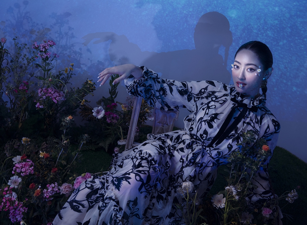 Lương Thùy Linh khoe nhan sắc trong veo sau gần 2 năm nhiệm kỳ