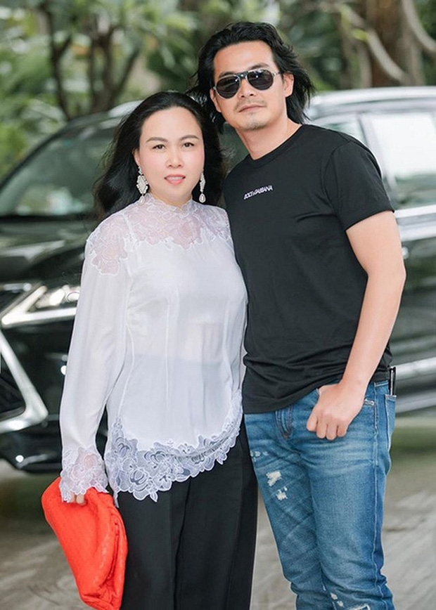 Chia tay Phượng Chanel sau 6 năm 'đầu gối tay ấp', nhưng điều fans quan tâm lại là hình xăm trên ngực Quách Ngọc Ngoan