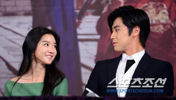 Seo Ye Ji từng hẹn hò nam diễn viên Kim Soo Hyun?