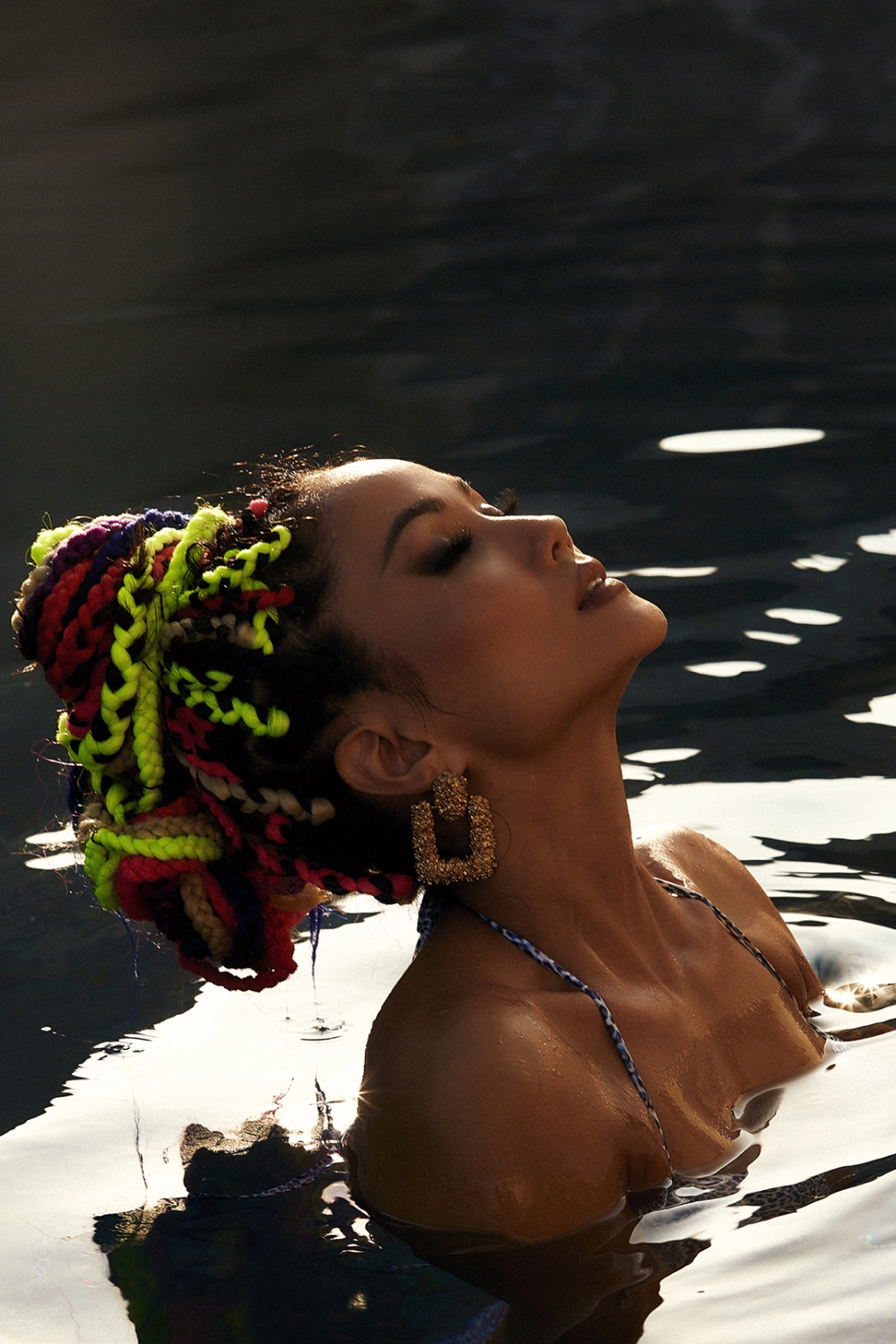 Hoa hậu H’Hen Niê khoe bikini 'bỏng mắt', thế này ai mà chịu được