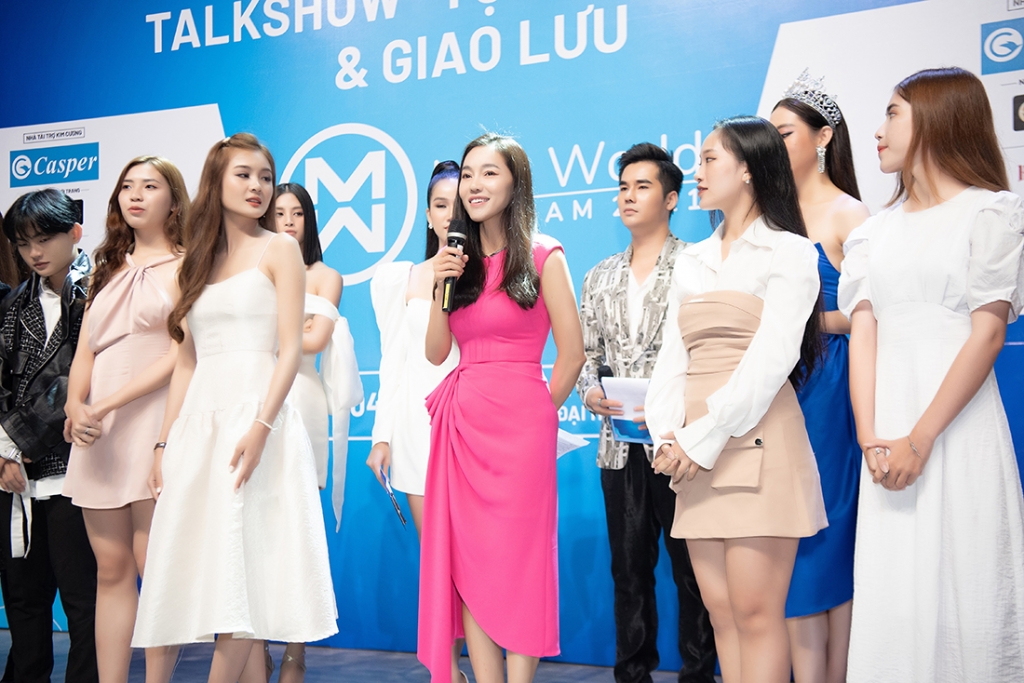 'Tự tin để đẹp' talkshow giao lưu cùng Lương Thuỳ Linh, Lona Kiều Loan, Tiểu Vy truyền cảm hứng cho hàng nghìn sinh viên Đại Học