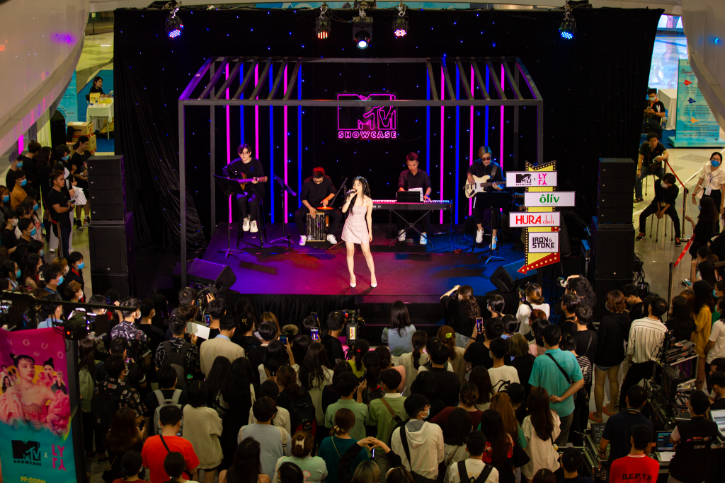 Lyly hóa nàng công chúa, hát live cực ngọt tại 'MTV Showcase'