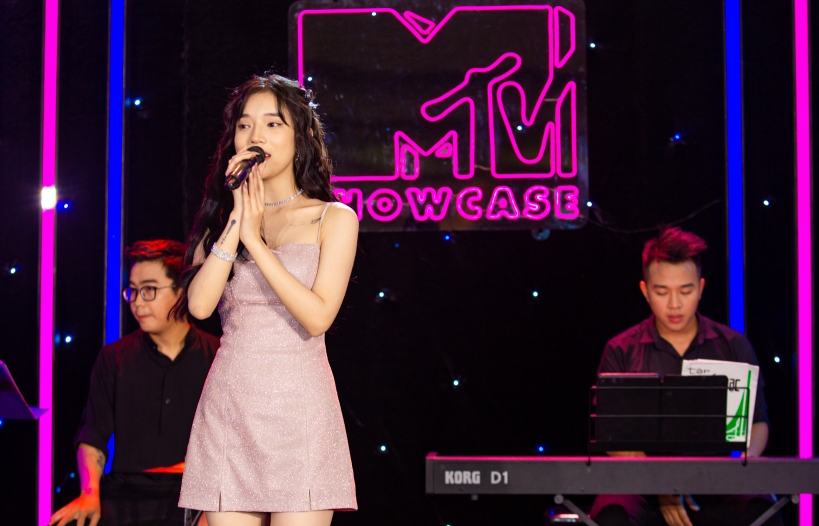 Lyly hóa nàng công chúa, hát live cực ngọt tại 'MTV Showcase'