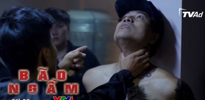 'Bão ngầm' tập 38: Em trai Toàn "khỉ đốm" bị bắt giữ và tra tấn