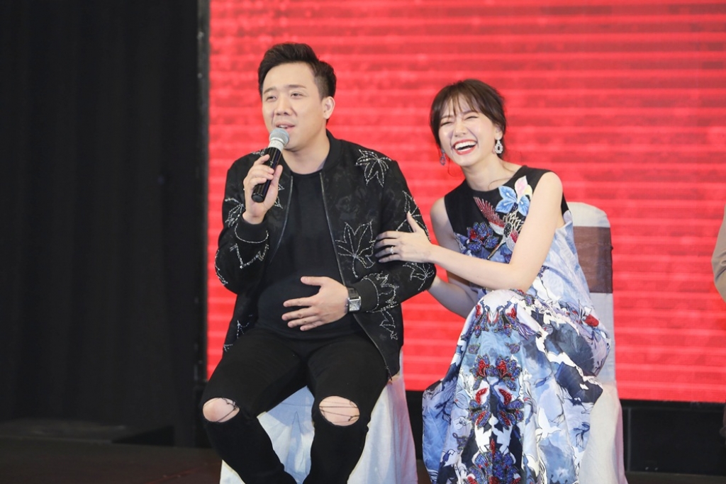 tran thanh len tieng to hoa hau ky duyen tai buoi hop bao khi dan ong mang bau