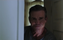 Ám ảnh với nụ cười tà ác của ‘Kẻ xâm nhập bí ẩn’ trong trailer mới