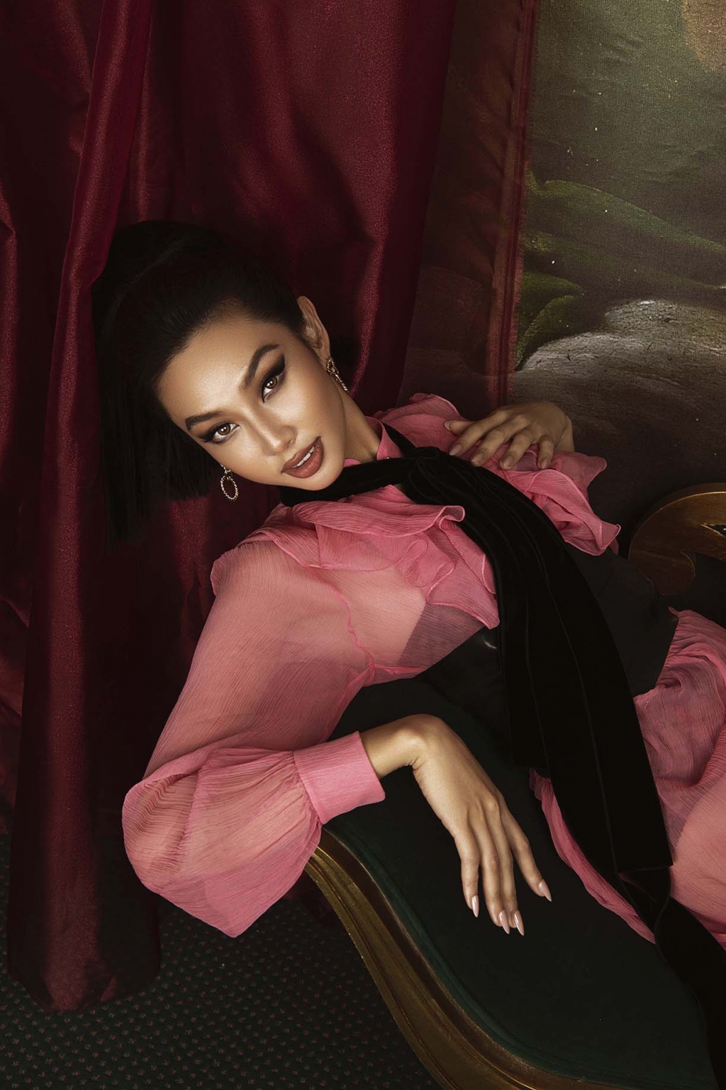 Hoa hậu Thùy Tiên 'chơi lớn', tung bộ ảnh mới với set đồ trăm triệu