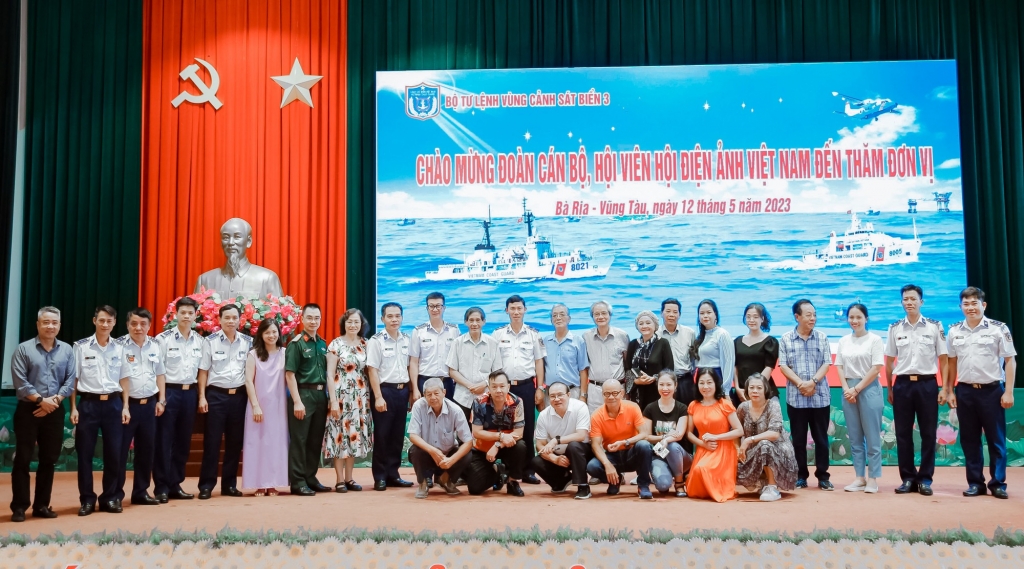 Hội Điện ảnh Việt Nam thăm, sáng tác và giao lưu tại Vùng Cảnh sát biển 3