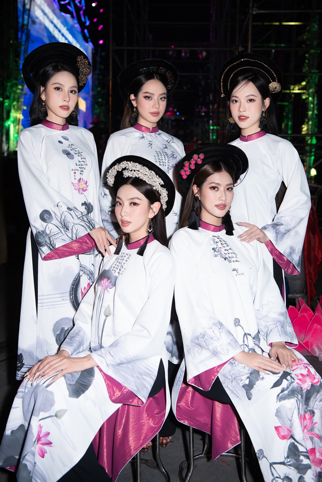 Hoa hậu Thùy Tiên, Thiên Ân cùng top 3 Hoa hậu Việt Nam diện áo dài nền nã tại Bế mạc Lễ hội Làng Sen 2023 Nghệ An
