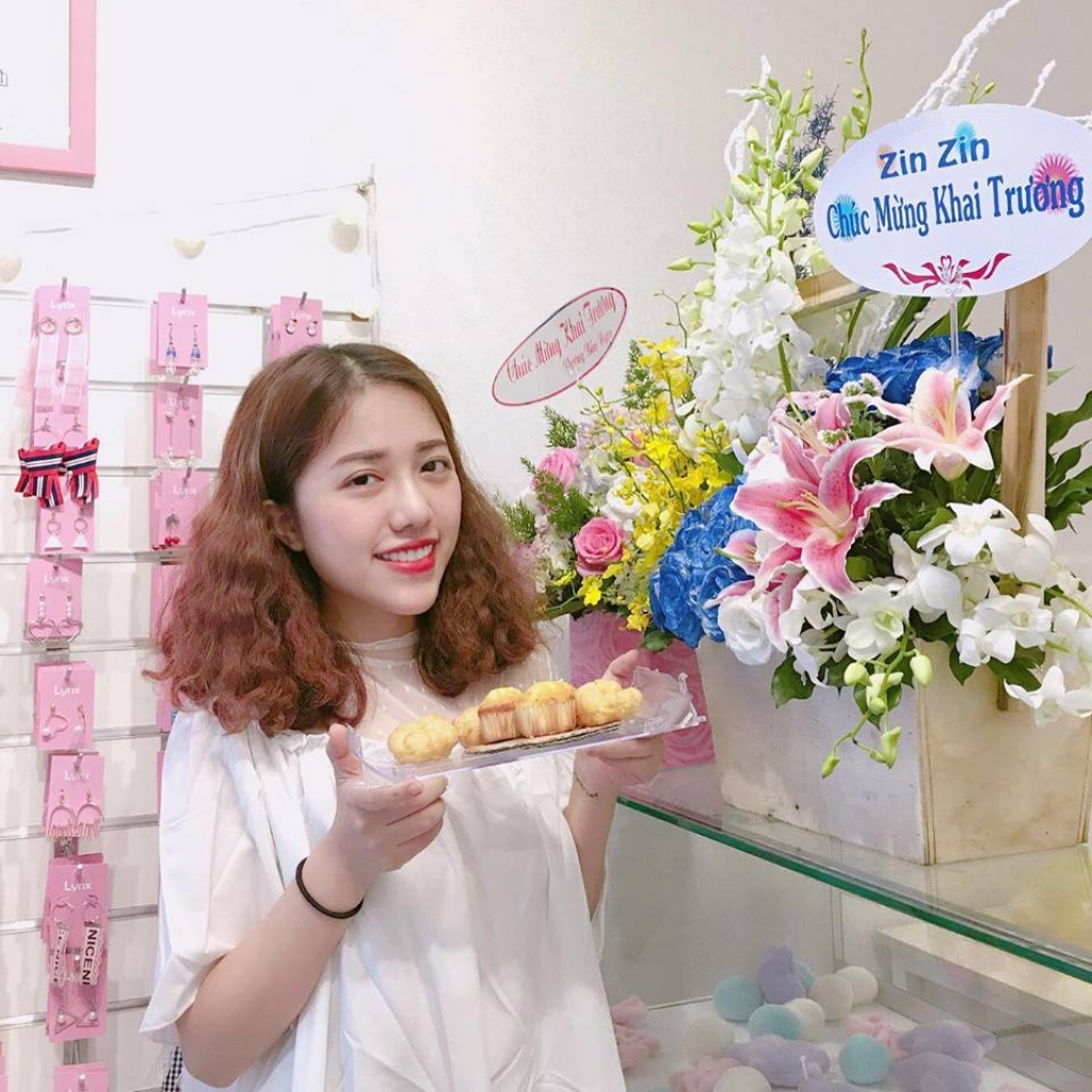 tren o cua may bay cua phung khanh linh co tiep tuc gay sot