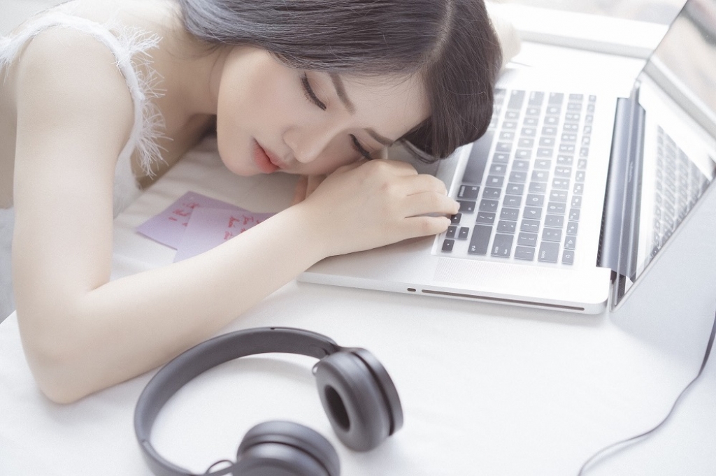 tren o cua may bay cua phung khanh linh co tiep tuc gay sot