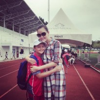 Cựu siêu mẫu Ngọc Nga tất bật đưa hai quý tử đi thi đấu nước ngoài