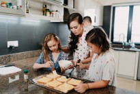 'Phụ bếp tài ba' giúp cựu siêu mẫu Ngọc Nga giữ lửa hạnh phúc