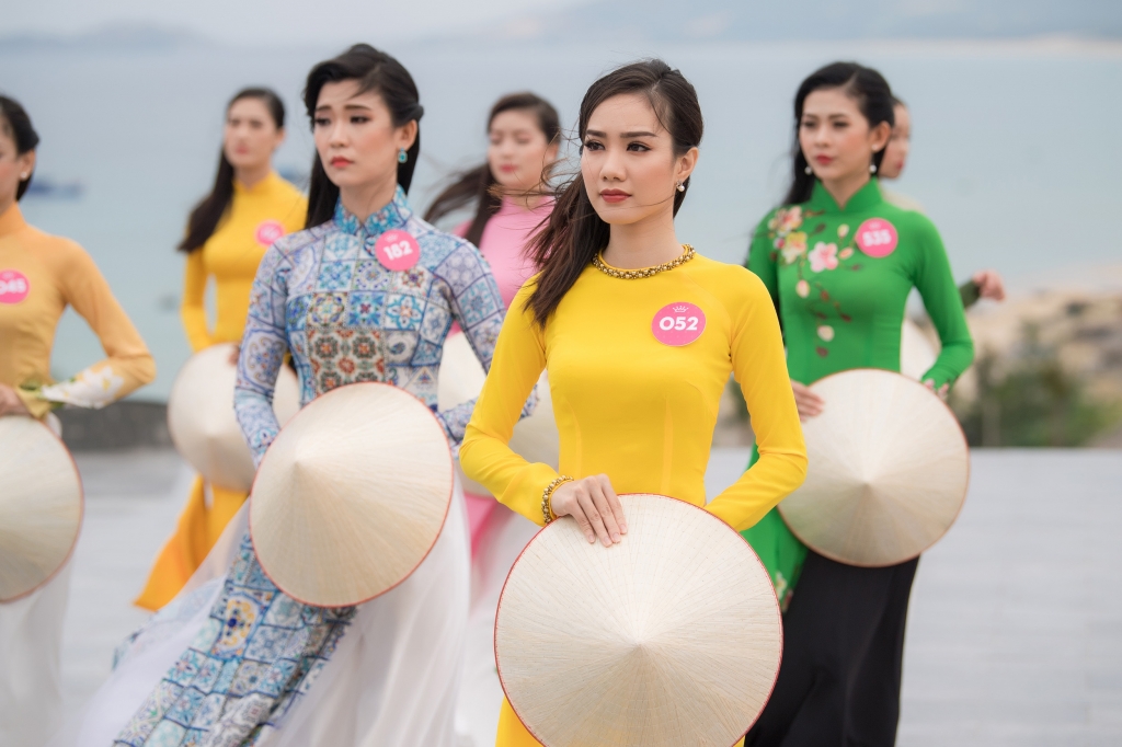 top 30 hoa hau viet nam 2018 khu vuc phia nam dang huong tai tuong dai chien thang nui ba