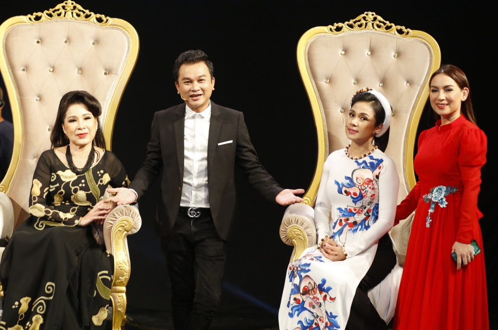 hien trang va thai huy bat ngo to chuc dam cuoi tren san khau gia dinh nghe thuat