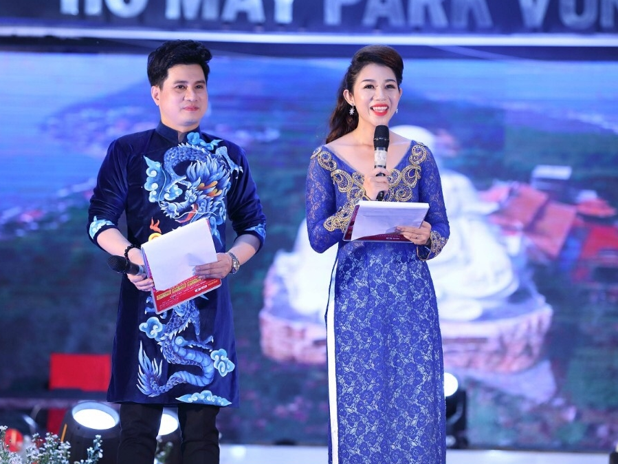 Minh Hưng & Trà Mi: Cặp đôi MC làm 'bùng nổ' khán phòng bán kết 'Duyên dáng doanh nhân Việt 2018'