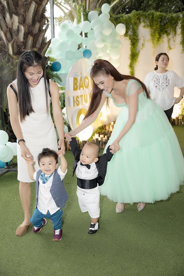 Con trai Lương Thế Thành – Thúy Diễm bảnh bao trong ngày sinh nhật đầu tiên con trai luong the thanh thuy diem banh bao trong ngay sinh nhat dau tien