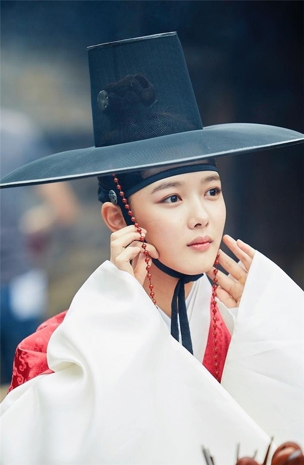 kim yoo jung da co qua trinh truong thanh dang nguong mo