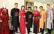 Đạo diễn Quang Tú hội ngộ các nghệ sĩ tại tiệc Thưởng sen