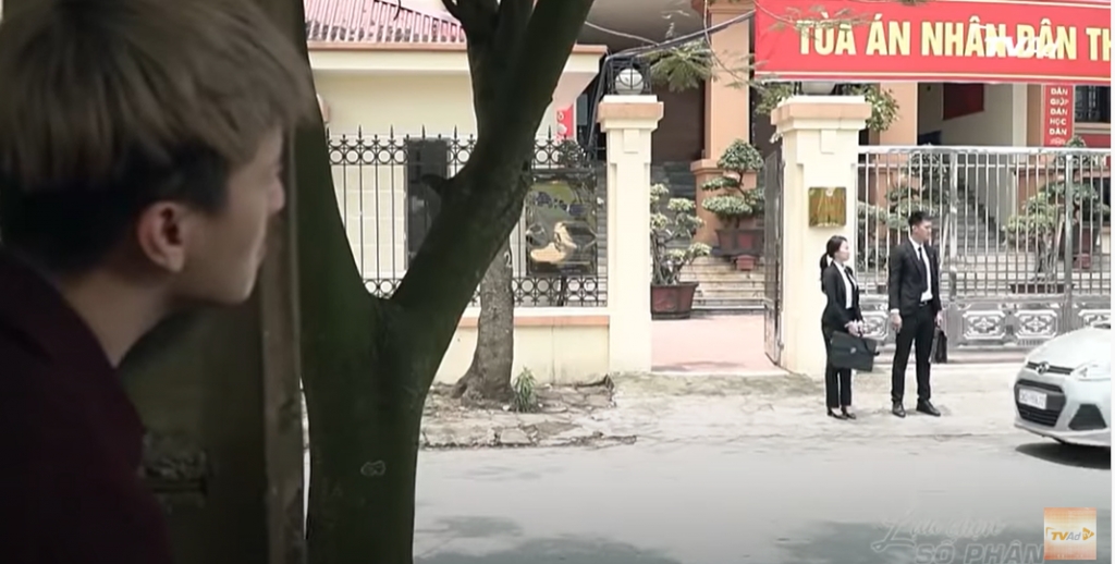 lua chon so phan tap 6 cuong va quang bi nem chat ban o cong toa chong xuan mang tien den hoi lo tham phan