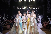 Hoa hậu Đỗ Thị Hà, Lương Thùy Linh, Khánh Vân catwalk cùng mẫu nhí
