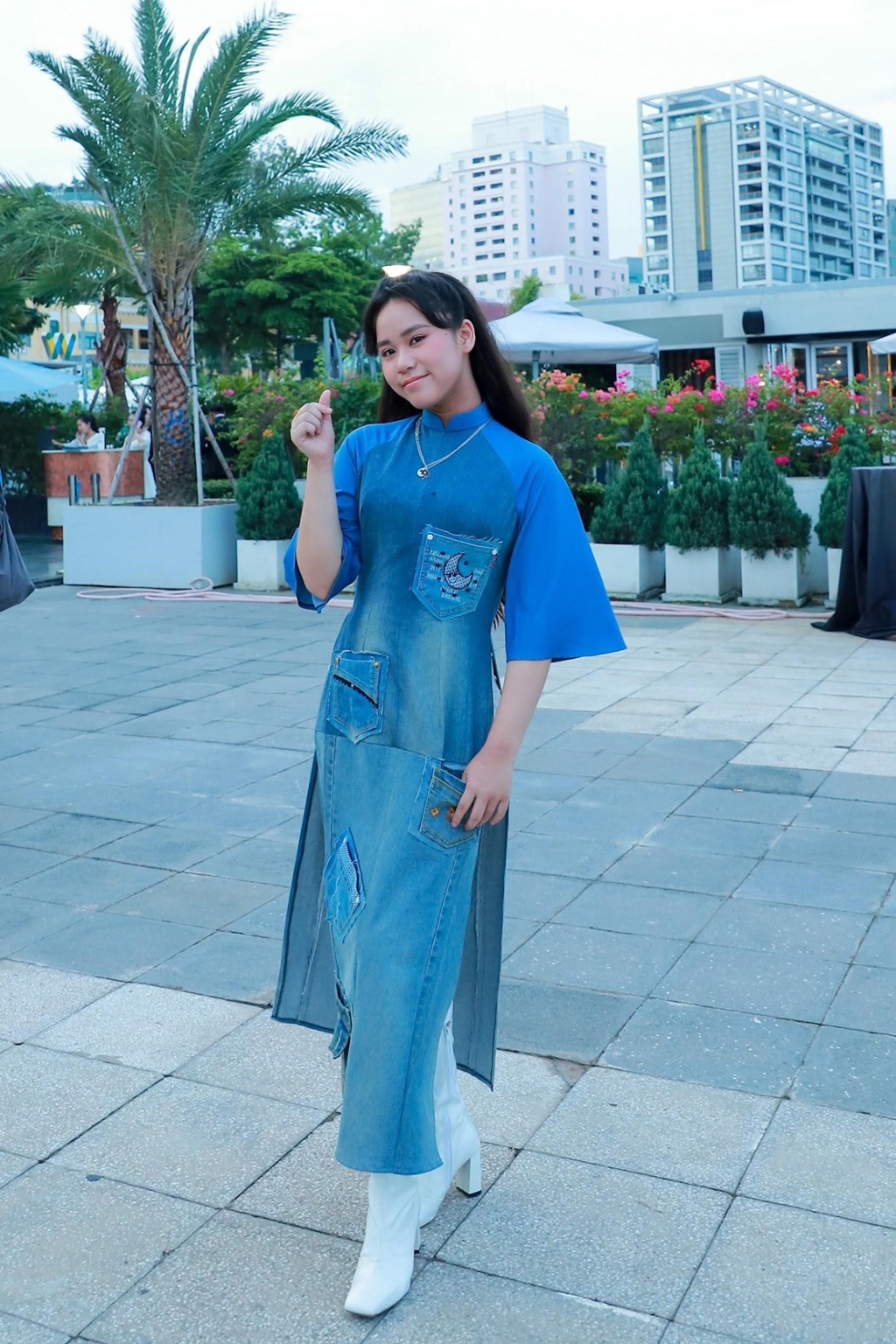 Ra mắt MV bảo vệ môi trường, Bella Vũ diện áo dài Jeans tái chế 'cực chất'