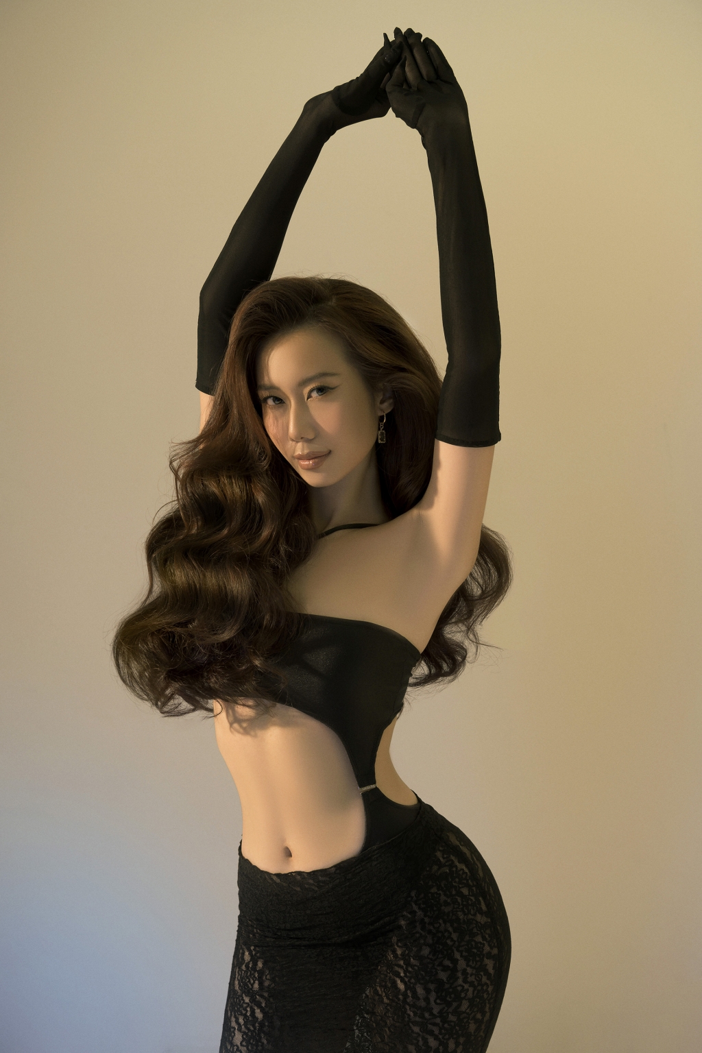 Lê Hoàng Phương và Nguyễn Vĩnh Hà Phương thu hút tương tác khủng trên trang 'Miss Grand Vietnam'
