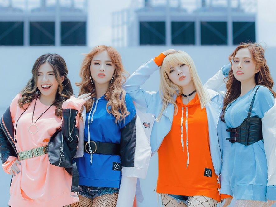 Nhóm S Girls đồng loạt khoe chân dài trong MV mới