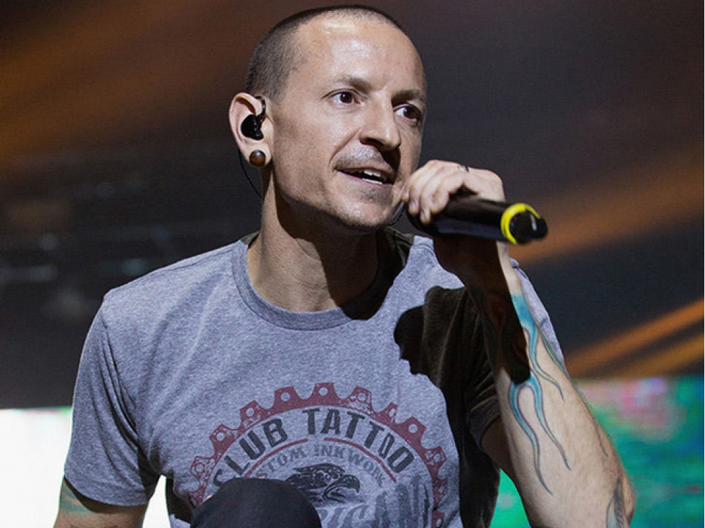 Trưởng nhóm Linkin Park treo cổ tự tử