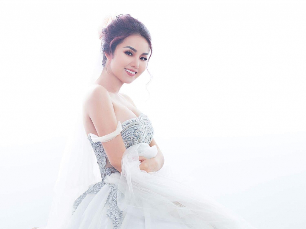 Hoa hậu quý bà Amy Lê Anh 'lột xác' với phong cách mới của Luciola