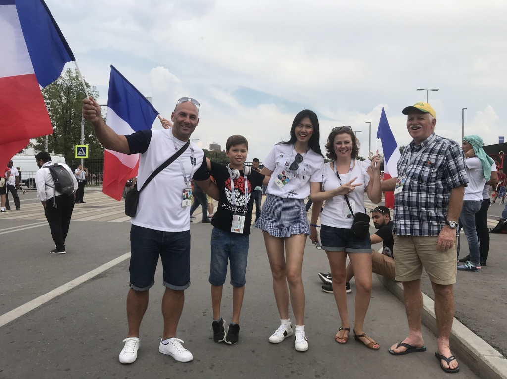 Người hâm mộ bất ngờ khi thấy Á hậu Thanh Tú xuất hiện tại Nga để xem chung kết World Cup