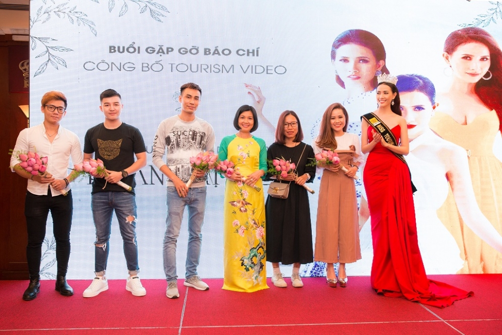 phan thi mo cong bo tourims video truoc khi len duong du thi hoa hau dai su du lich the gioi 2018