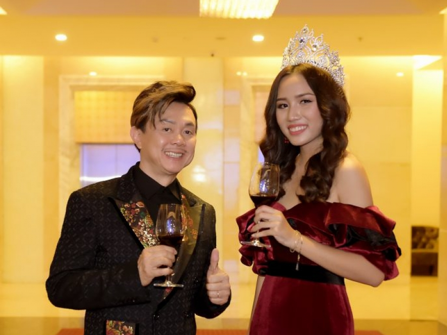 Nghệ sĩ Chí Tài chúc mừng tân Hoa hậu người Việt liên lục địa Trần Ngọc Châu