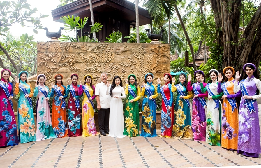 'Hoa hậu đại sứ hoàn vũ 2018': Pattaya rực rỡ qua những chiếc áo dài Việt Nam