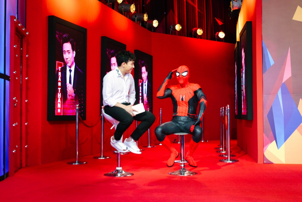 cat cong moi spider man tu my sang viet nam de phong van doan xem tran thanh nhan cai ket the nao
