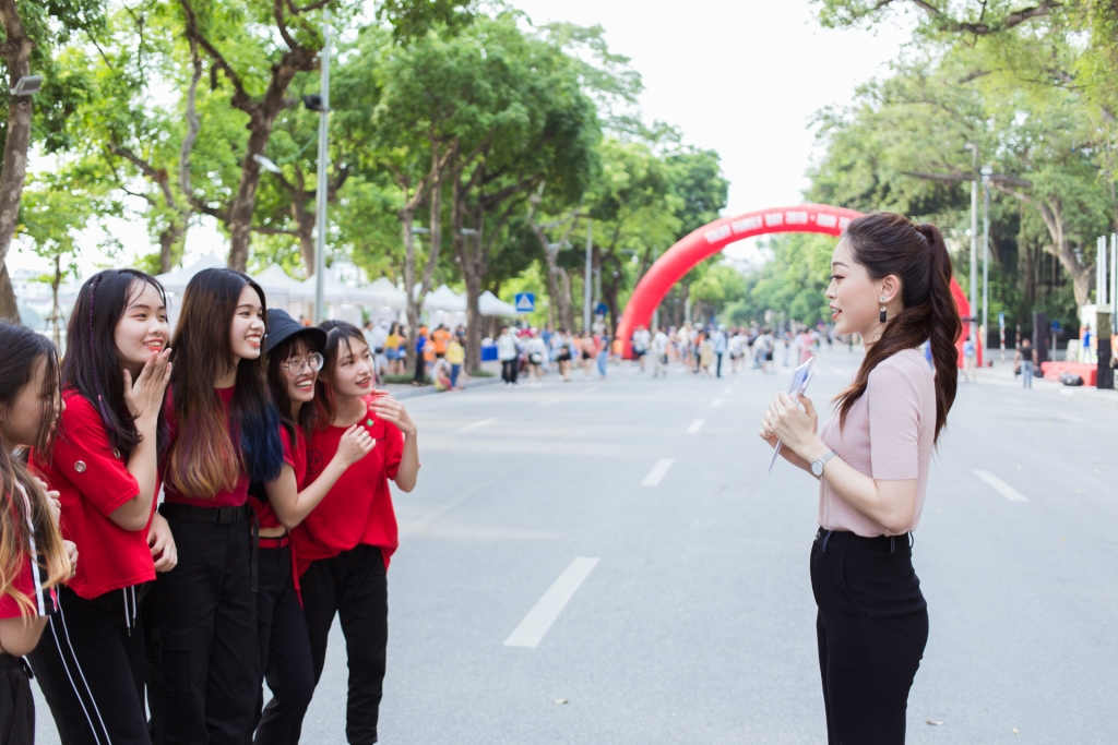 a hau bui phuong nga nao loan pho di bo ha noi