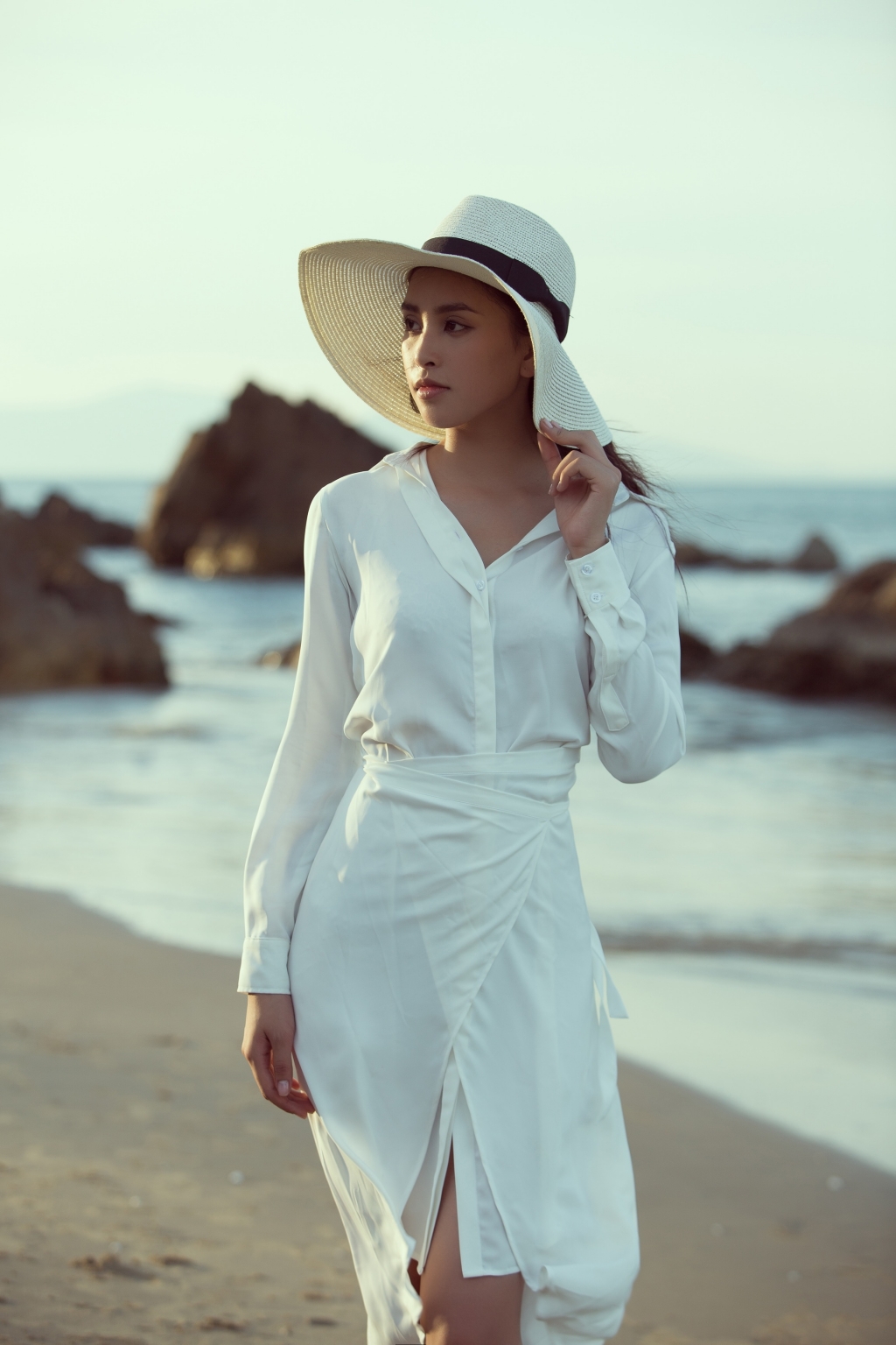 dien dam trang thanh khiet hoa hau tieu vy dep ngan ngo dao bien