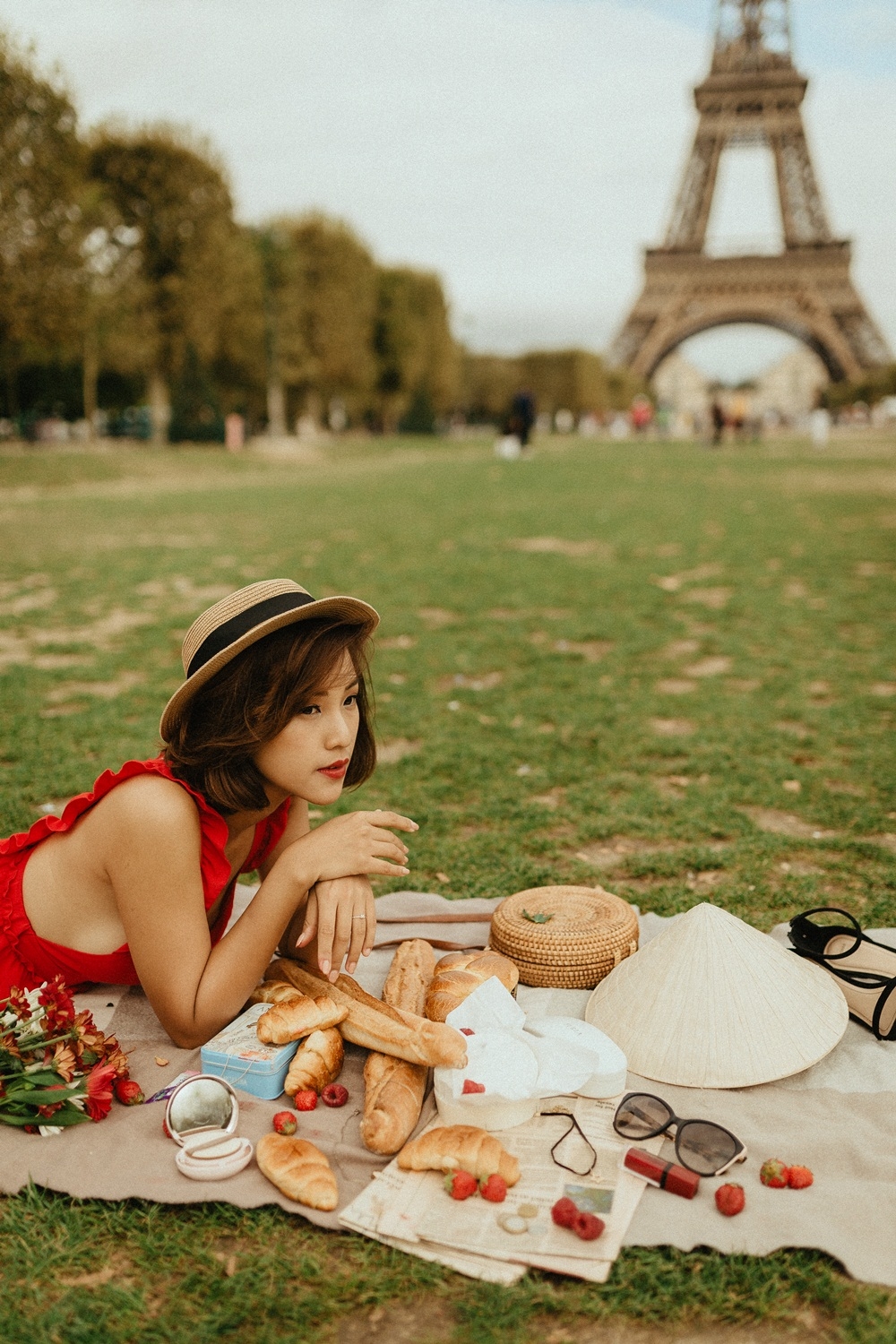 hoang oanh thanh lich nhu quy co nuoc phap trong chuyen tham paris