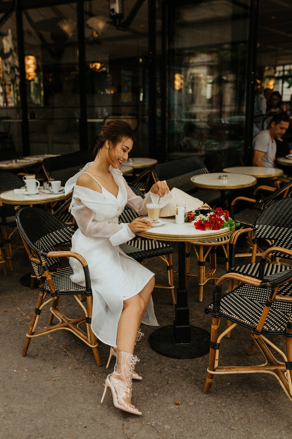 hoang oanh thanh lich nhu quy co nuoc phap trong chuyen tham paris