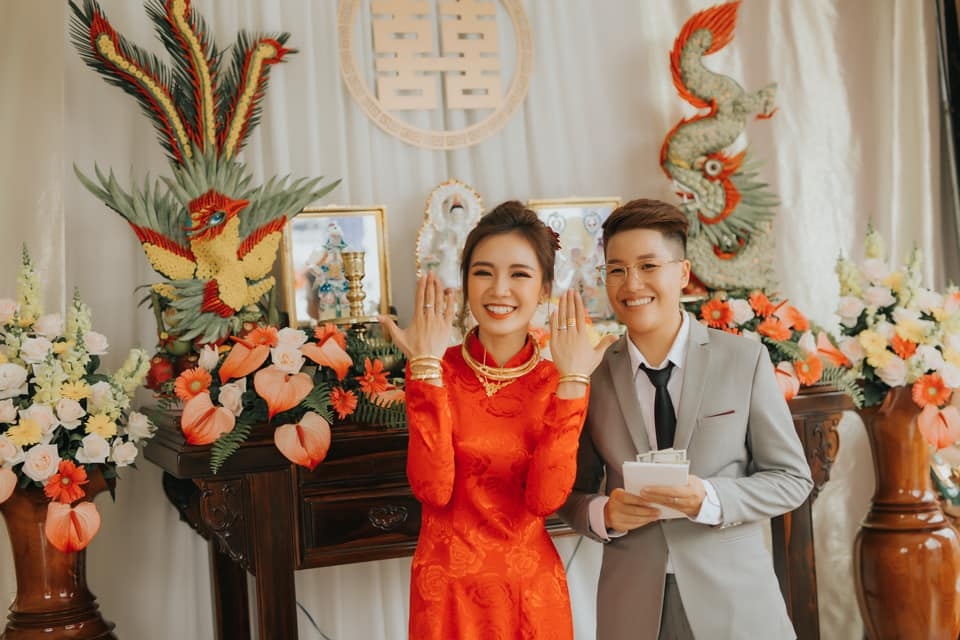 Hãy cùng đón xem khoảnh khắc ngọt ngào của Tú Tri và Yun Bin, một cặp đôi nổi tiếng trong làng giải trí Việt Nam. Họ làm say đắm trái tim khán giả với tình yêu chân thành và sự đồng cảm mãnh liệt. Đừng bỏ lỡ hình ảnh đẹp của hai người này!