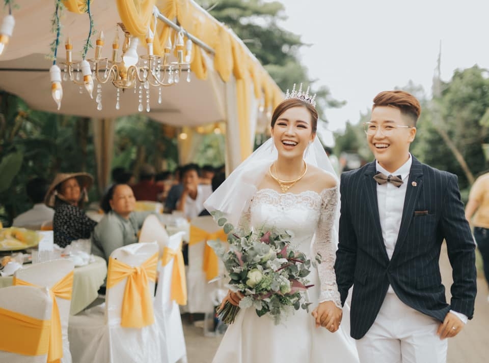 Ảnh cưới Yunbin: Dành cho những ai đam mê phong cách mới lạ, độc đáo thì bộ ảnh cưới của Yunbin là lựa chọn không thể bỏ qua. Những góc chụp tươi trẻ, cùng phong cách thời trang đầy cá tính chắc chắn sẽ khiến bạn say đắm.