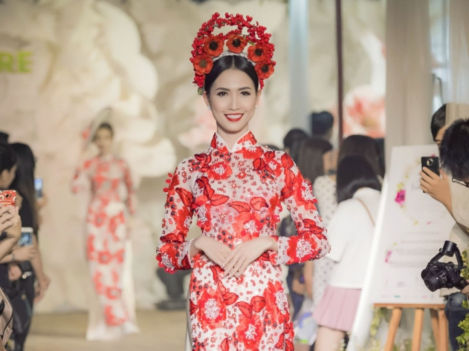 'Cô dâu' Phan Thị Mơ đẹp lỗng lẫy với áo dài cưới