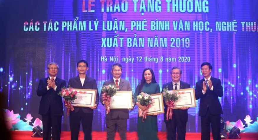 15 tac pham duoc trao tang thuong ly luan phe binh van hoc nghe thuat