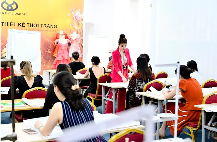 NTK trẻ Thoa Trần – tận tâm hỗ trợ người trẻ đến gần hơn giấc mơ thiết kế thời trang cao cấp