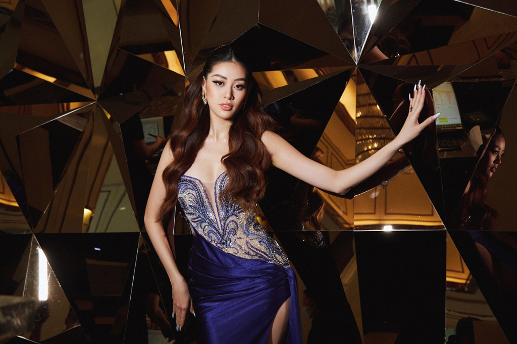 Hoa hậu Khánh Vân diện đầm xanh quyến rũ khoe dáng nuột nà tại sự kiện