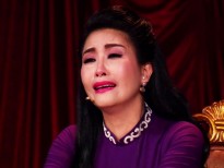 Danh hài Kiều Oanh bật khóc trên sóng truyền hình