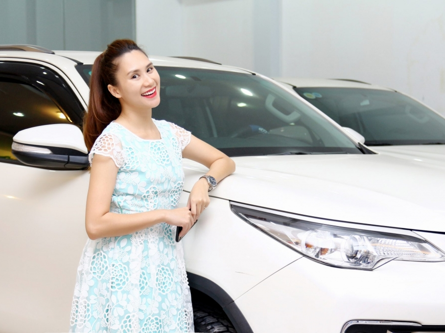 Dương Hồng Nhung mở dịch vụ cho thuê xe ôtô