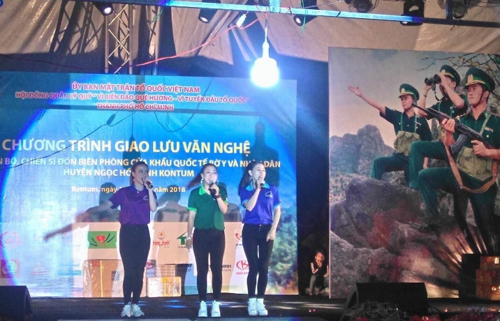 Nhóm Nhật Nguyệt hát tặng các chiến sĩ biên phòng tỉnh Kon Tum