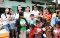 Trang Lạ cùng già làng lần đầu tổ chức đón Trung thu cho trẻ em ở Gia Kiệm, Đồng Nai
